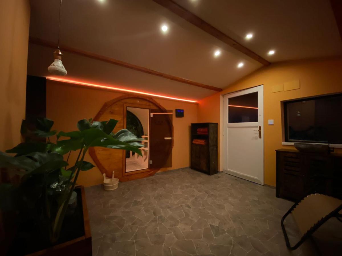 Ferienwohnung Gulfhaus, Mit Sauna Und Grossem Garten Apen 外观 照片